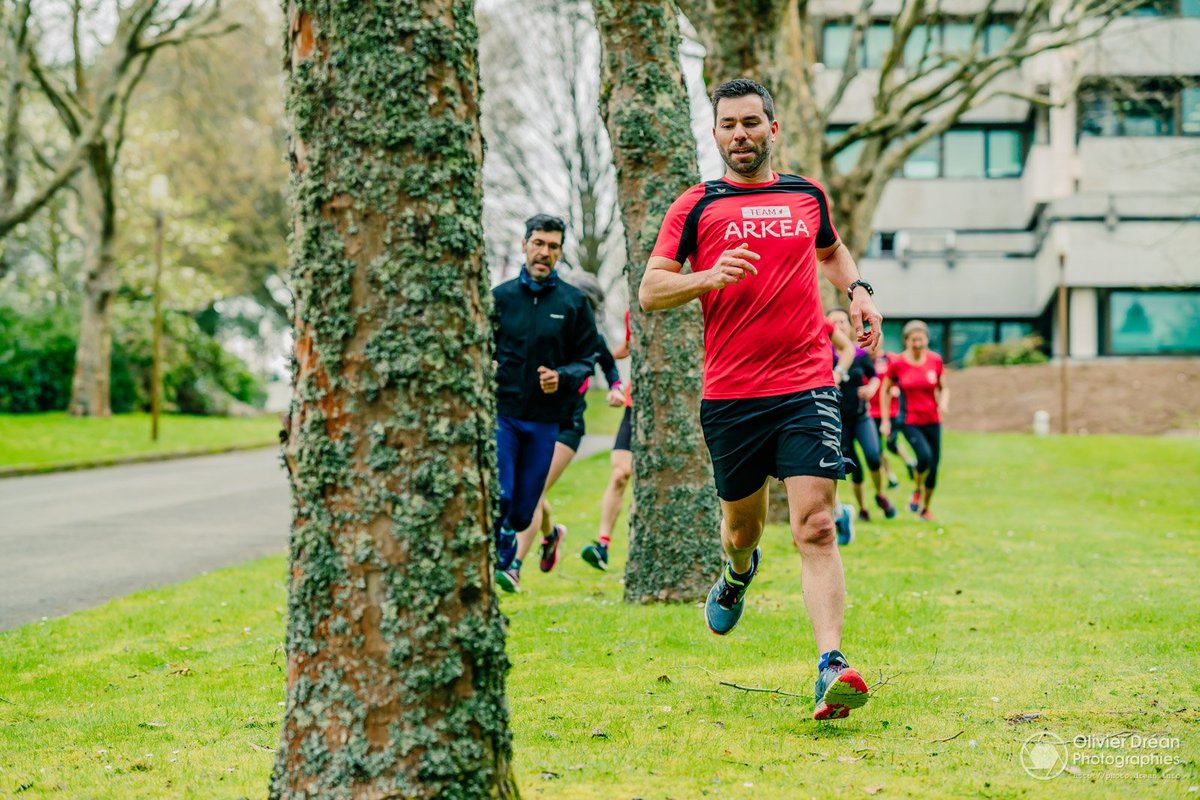olivier_drean's tweet photo. Séance d'entraînement collectif sur le campus d'Arkéa en préparation du @BrestUrbanTrail et un ravito de fin de course offert par les pâtissières maison https://t.co/VYatD1l9Vw