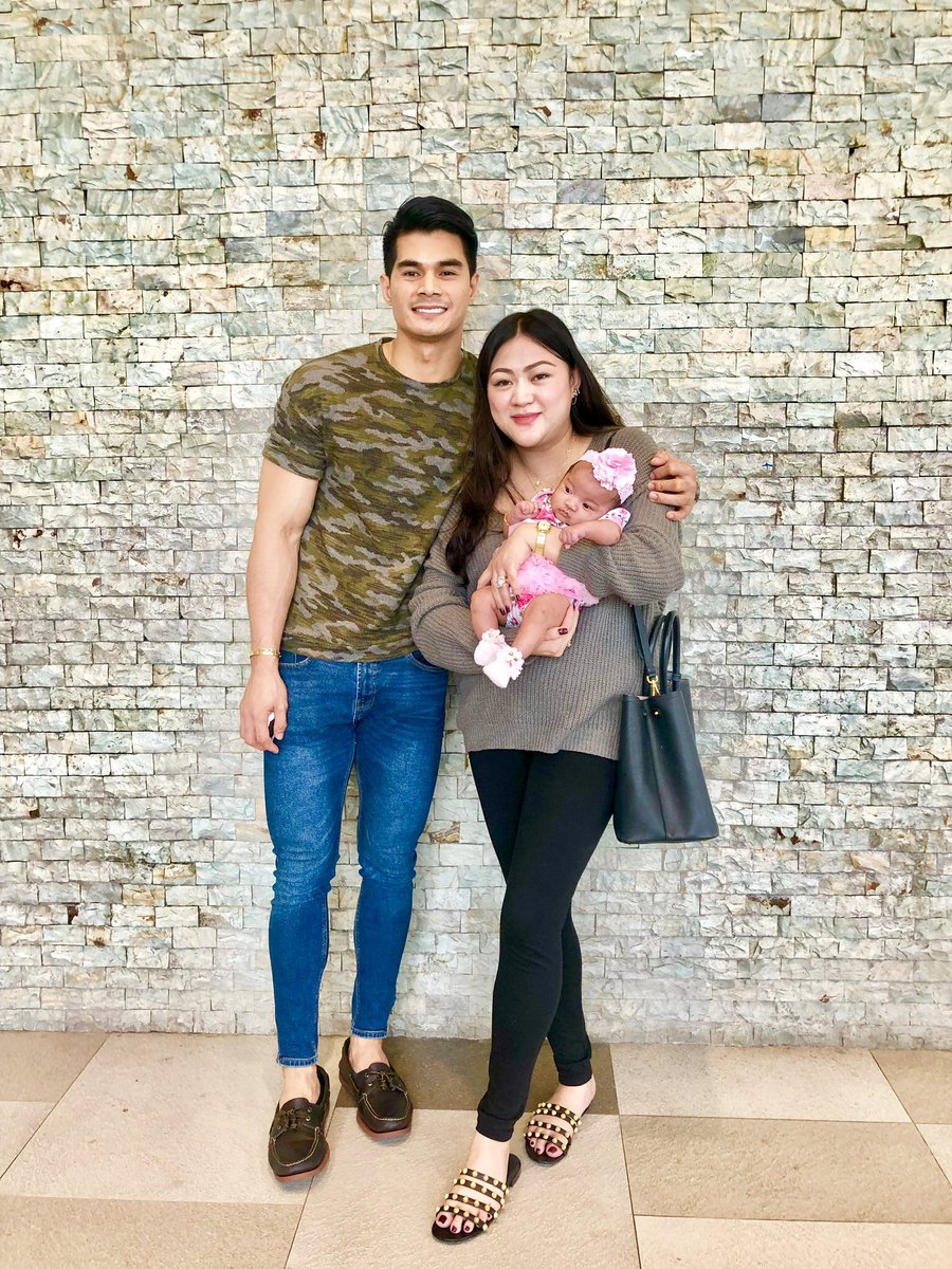 HerlizaPadilla's tweet photo. FAMILY is EVERYTHING 👨🏻👼🏻👩🏻 ❤️ #BabyHeart #BabyPeppa #OurLittleOne #BabyGirl @padillajezreel @itsmeherliza https://t.co/EFUFBR8OIN