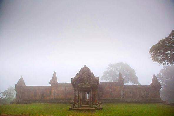 chhen_to's tweet photo. Temples in Cambodia country . I live in Cambodia country. I love Cambodia country. https://t.co/lEdefclue7