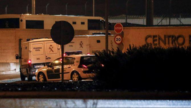 Avui fa just un any vaig tenir l'honor d'afrontar un debat d'investidura. Enmig del Ple, el jutge em va empresonar perquè "no garantiza un acertado retorno del autogobierno en Catalunya". Un any després, el compromís i les conviccions segueixen intactes #FreeTothom