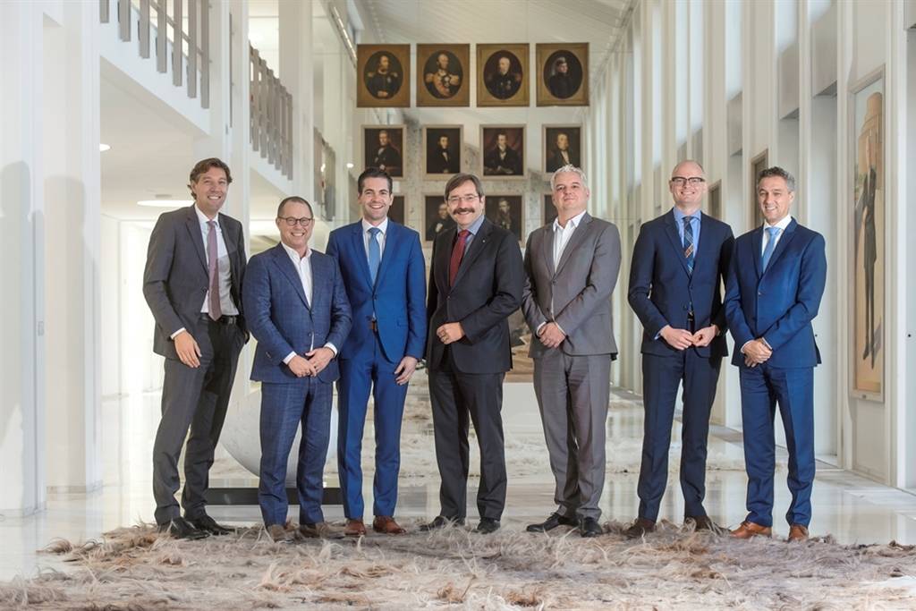 Wat als je de mannen wist uit de Gedeputeerde Staten? Dan blijft er weinig over. Iedere dag lichten we een provincie uit. Vandaag <a href="/limburg/">Provincie Limburg</a> met 0% vrouw. Onacceptabel? Teken de petitie unwomen.nl/petitie-gedepu…
#GS5050 <a href="/L1/">L1</a>