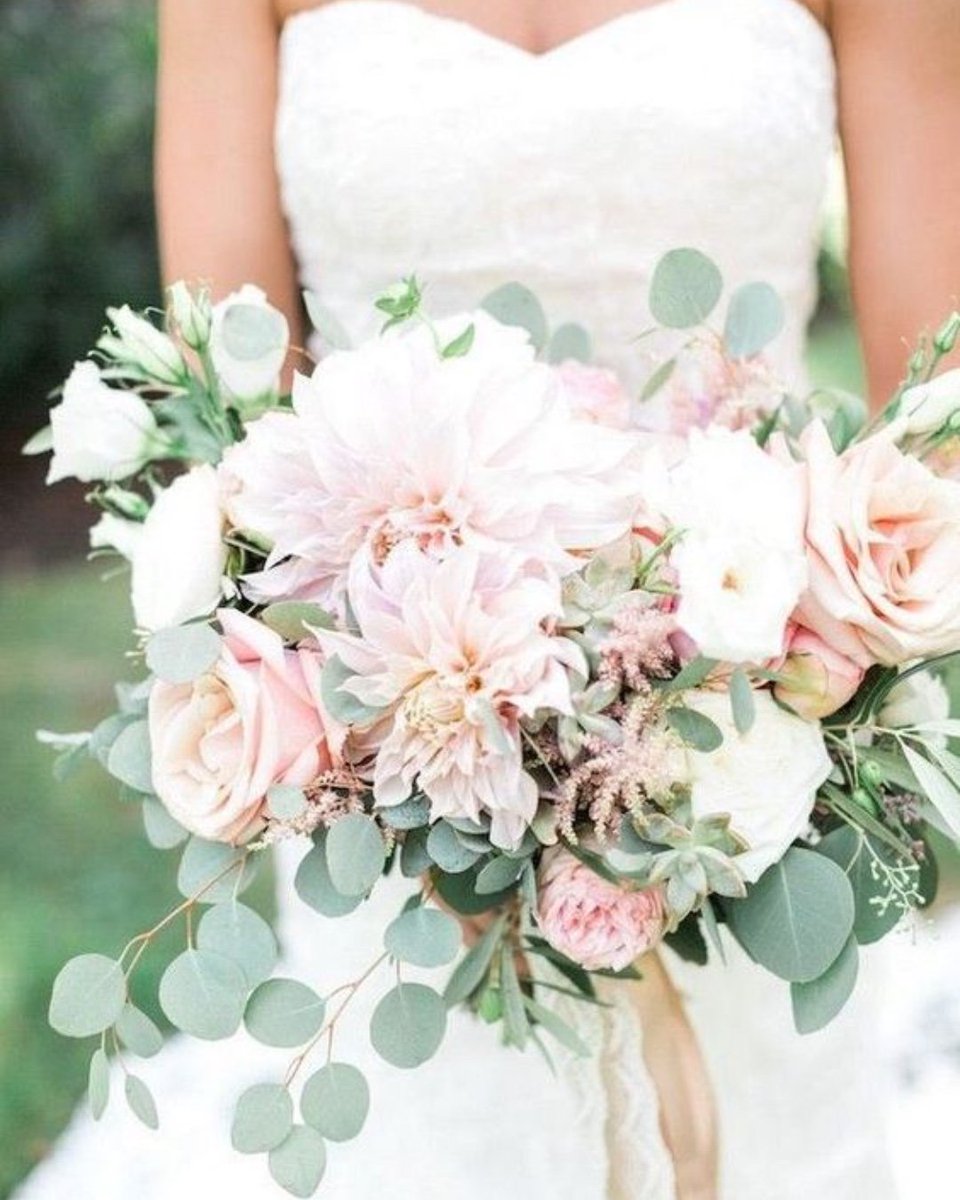 #FlowerFriday - Look at this beautiful bouquet! 🌺🌸

#wedding #weddingday #love #weddingflowers #flowers #weddingbouquet #bouquet #flowerinspiration #weddinginspiration #weddingplanner #weddingplanning