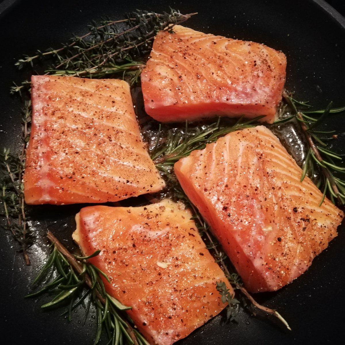 herzenskueche's tweet photo. #fishfood #fish #Fisch #seafood #sea #Omega3 #leckerfisch #salmon #hering #tuna #Thunfisch #Makrele #sardellen https://t.co/HOYOGZda8v