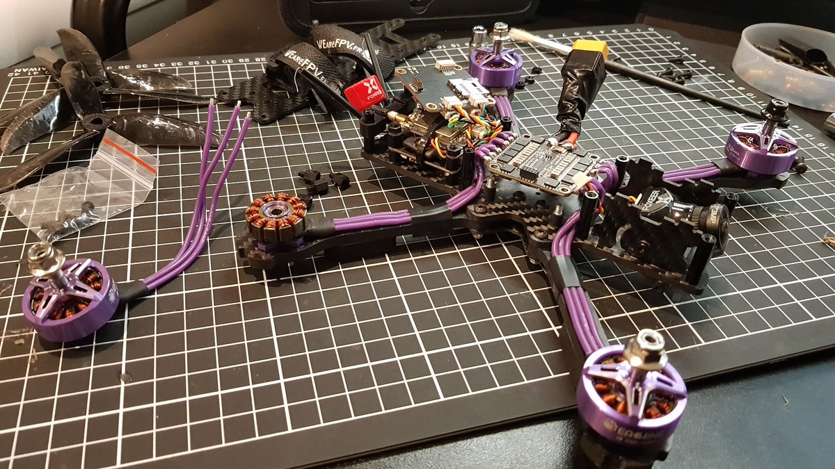 wearefpv's tweet image. Le #eachine x220hv est bientôt prêt! Au programme : Changement du moteur cassé, et quelques améliorations sur le softmount de la stack  🚀 
#workbench #x220hv #repair #crash #drone #fpv #dronelife #dronestagram #propkillers #quaddiction #fpvmilitia #droneracing #freestyle #sport