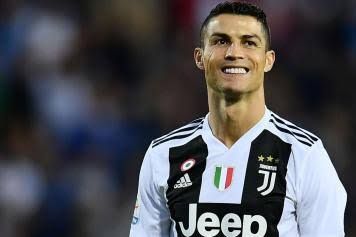 🗣️Ronaldo on Messi's hattrick vs Real Betis:
"I saw that.. it was really good! That third goal was unbelievable. I have to admit, he really is the best player in the world.. after me!" (La Portuga)