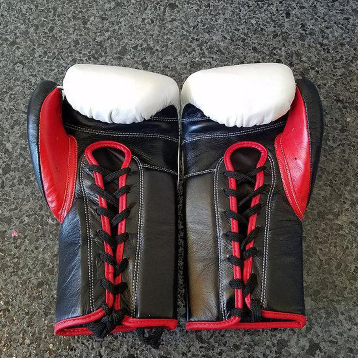 AASIENTERPRISES's tweet photo. leather boxing gloves
#boxing #hayemakerboxing #fightnight #getthestrap #fighting #fighter #yorkhallboxing #yorkhall #tko #ko #sponsorship #sponsor #sponsored #sponsors #marketing #fitness #style #brand #sponsorshipopportunity #business #repost #gym #motivation #events #sport https://t.co/tyM2onILCn