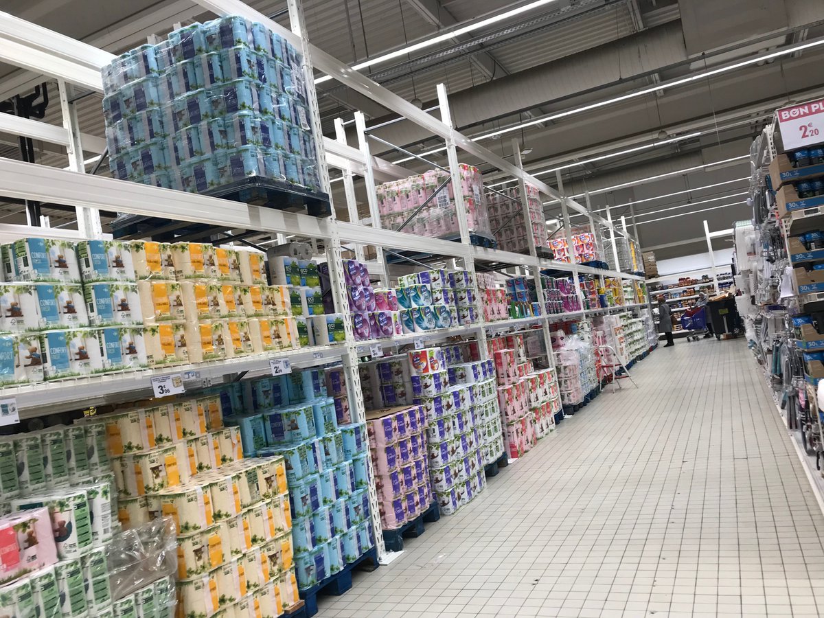 LE CONFIDENTIEL RETAIL. Ouverture du nouveau concept "Essentiel" de <a href="/CarrefourFrance/">Carrefour</a> à Avignon le 4 avril. Hâte d'y voir la fin des travaux...