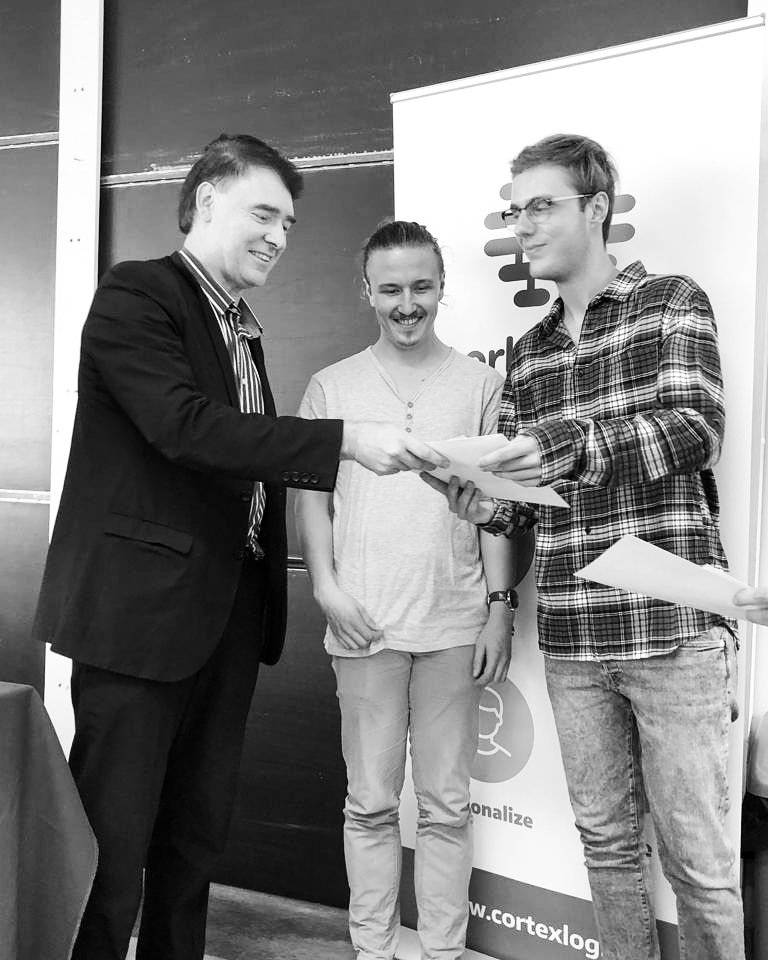 CortexLogic's tweet image. #CortexLogic Founder &amp;amp; CEO, @jacquesludik, awarding MSc Student, Steyn van Litsenborgh, the Best Honours Student &amp;amp; Project prize at the @StellenboschUni #ComputerScience Prize-Giving | #AI #ArtificialIntelligence #DataScience #MachineLearning
