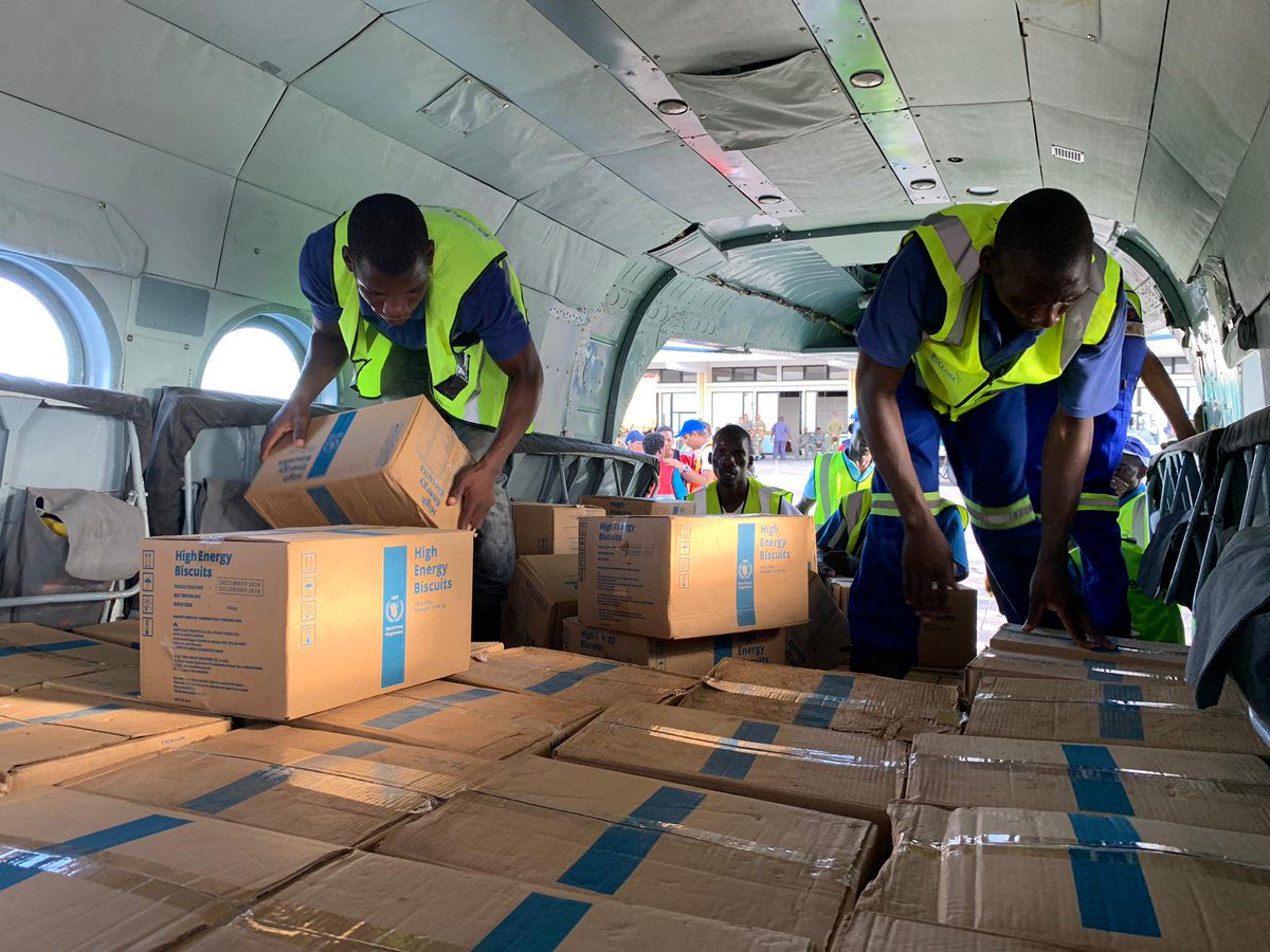 ONUMocambique's tweet photo. #HappeningNow Helicóptero MI-8 do Serviço Humanitário Aéreo das Nações Unidas @WFP_UNHAS @wfp_mozambique decolando de #Beira para entregar biscoitos de alta energia para as pessoas afectadas pelo #CycloneIdai no distrito de Buzi. Estamos juntos! 🇲🇿🤝🇺🇳 https://t.co/ORPBc19t8E