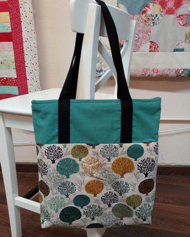Vilabors's tweet photo. Feliz viernes! Que los bolsos que hagais cosido vosotras mismas, salgan este fin de semana! #handmade #vilabors #bolsospatchwork #patchwork #vilafrancadelpenedès #comerdeproximitat #tiendatelas https://t.co/JDb6Lgr3G6 https://t.co/TblRLqygIZ