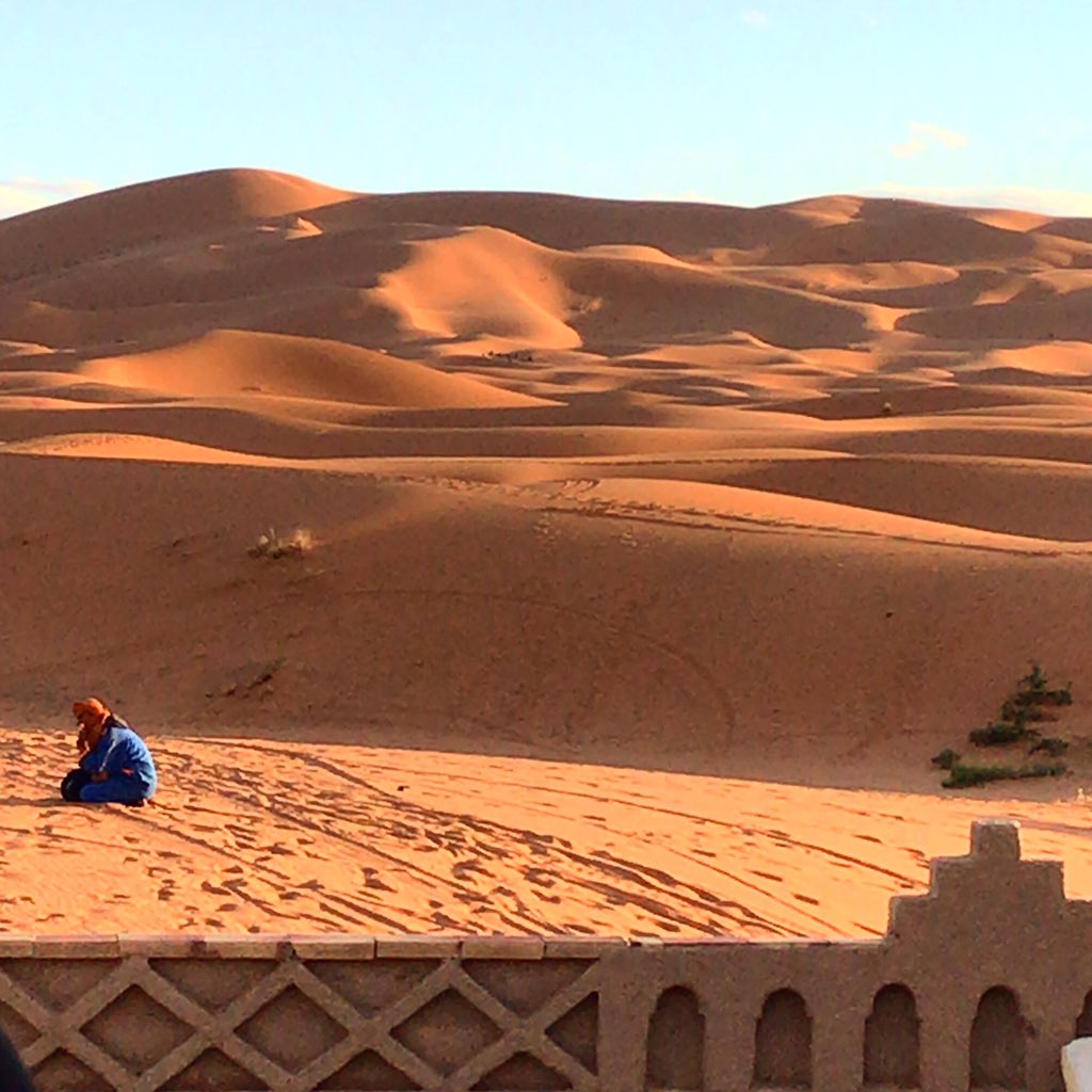 PabloCastilloGr's tweet photo. Buenos días, es Viernes y seguimos en el desierto filmando para @bikedeserttrophy a disfrutar de estas maravillosas dunas!!
#video4ever #bikedeserttrophy #filminglive #filmmaker #neoriderfilms https://t.co/tRnK6tcAxF