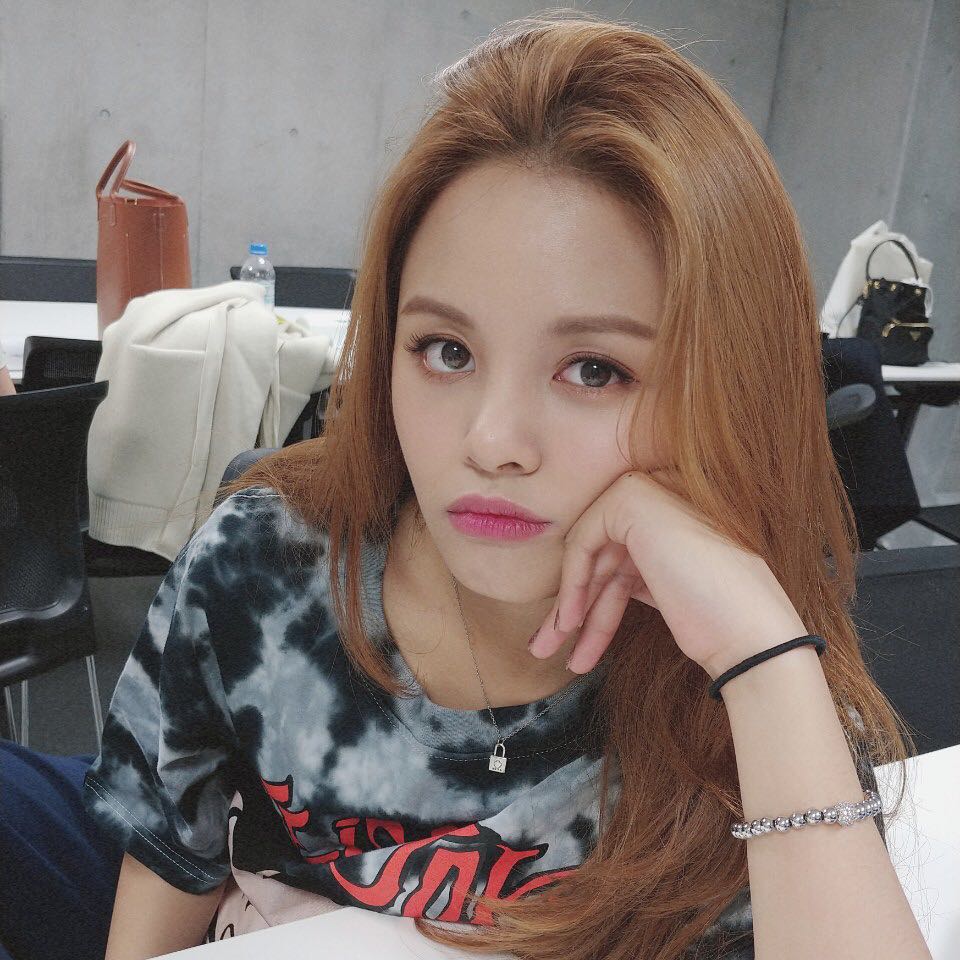 UnitedCube94's tweet photo. [#Sorn]
Hello Japan 🤟🏻
From: Seunghee`s Android Phone🐥
 
#UcubeConcert #CLC 

https://t.co/kYZyZ45PlF https://t.co/pJGd9MUbGx