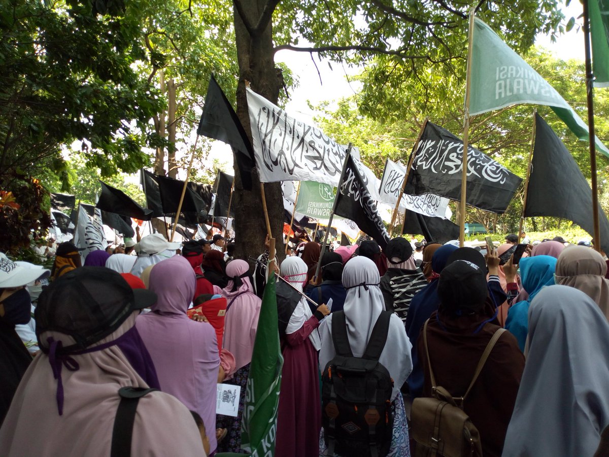 ummhfsmzy's tweet photo. Jumat barokah membela kaum muslimin yg tertumpah darahnya
#SupportNZMuslims
#KhilafahProtectMuslims
#Surabaya https://t.co/OorOfVCvl8