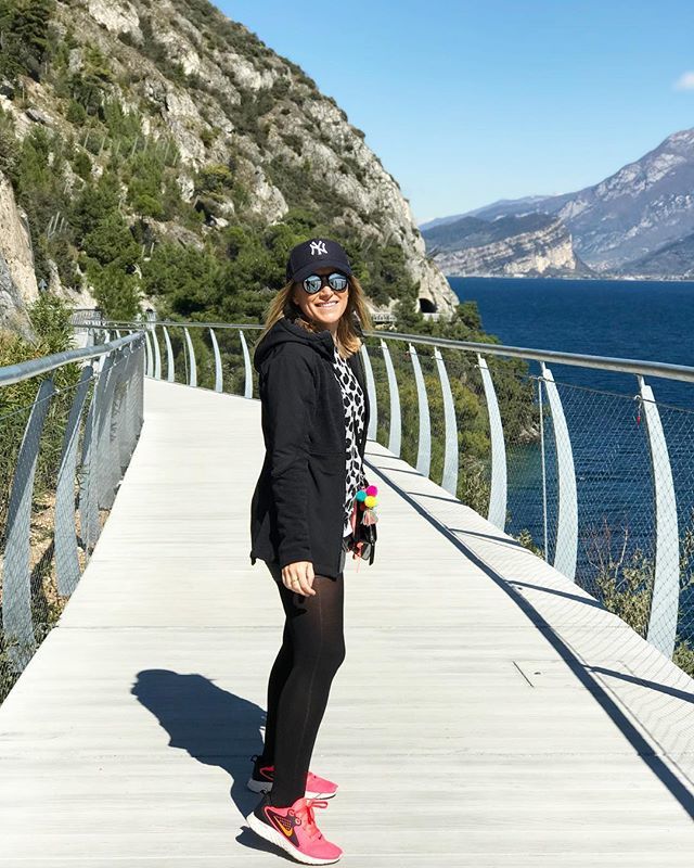 voyaNYC's tweet photo. Soy una #fakeblogger 🤪 Cada vez que me voy de viaje me apetece más desconectar y disfrutar del viaje sin tener que estar pendiente del blog ni las redes sociales. Ya tendré tiempo a la vuelta! Por Stories sí que he ido enseñando algunas cosas de nuestro viaje por el #LagodiG… https://t.co/tAdtzmQk75