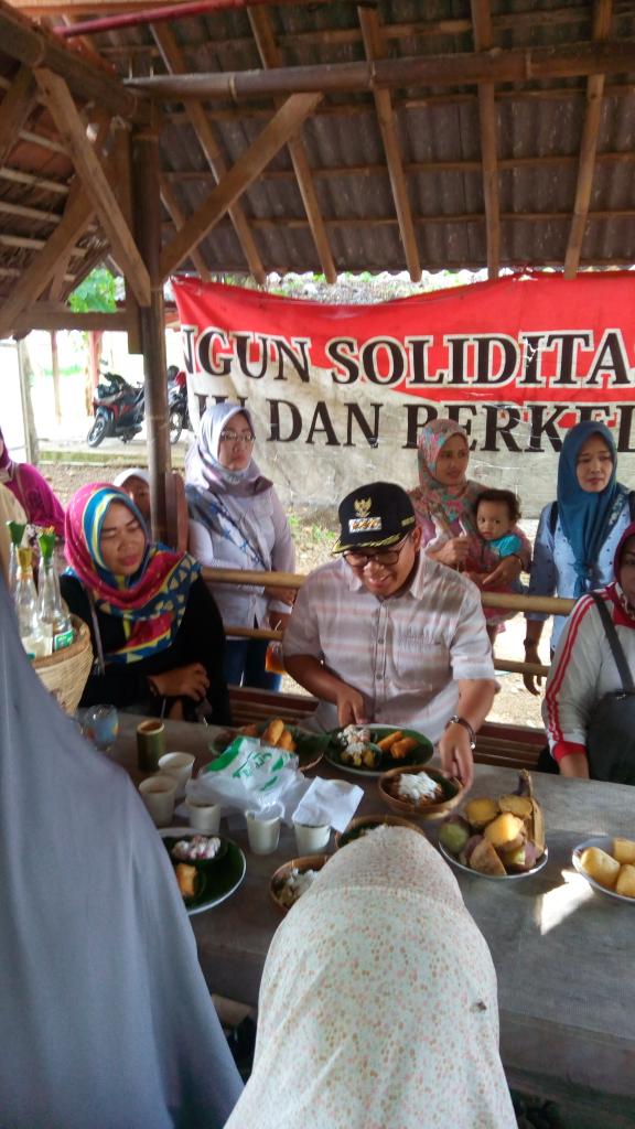 Bapak bupati <a href="/AsipKholbihi/">Asip Kholbihi</a> meninjau kesiapan lokasi pasar hutan kota Rindu Semilir, yg letaknya di kajen (kawasan hutan kota) jl. Teuku umar.