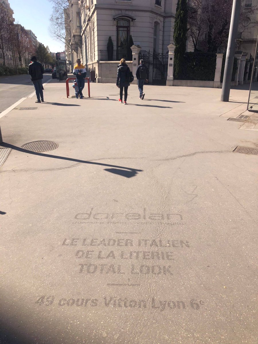 cleancomconseil's tweet photo. #cleantags pour #dorelan à Lyon !
#cleancom #streetmarketing #communication #ecologie #startup #literieitalienne #cleantag https://t.co/mgz6BXsCFo