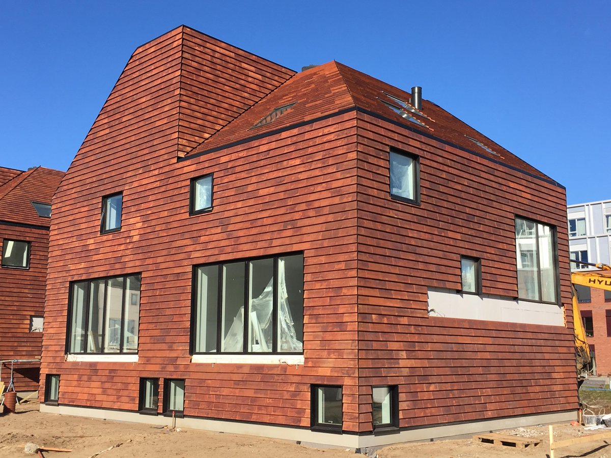 ArchitileNL's tweet photo. Wat een indrukwekkende woningbouw door architect Gustav Hansen. In Silkeborg zijn maar liefst 31 luxueuze woningen bekleed met de Pantheon SK 09. 

Binnenkort is de Pantheon bij Architile verkrijgbaar. Ben je toch al benieuwd en wil jij meer weten? Neem alvast contact met ons op! https://t.co/aSK8TMYR7L