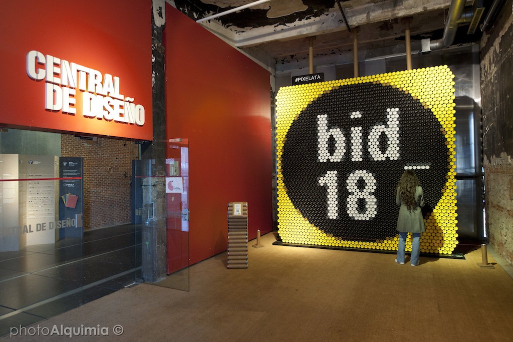 ¿Quieres saber en qué consiste Pixelata?. El proyecto es la creación de un gran mural pixelado usando bebidas recicladas insertadas en los #tubosdecartón de #Alpesa, junto a <a href="/cadalatacuenta/">Cada Lata Cuenta</a> y <a href="/photoAlquimia/">photoAlquimia</a> .Te lo explicamos sus objetivos en #Alpesablog ow.ly/xMrX30o8Hkj