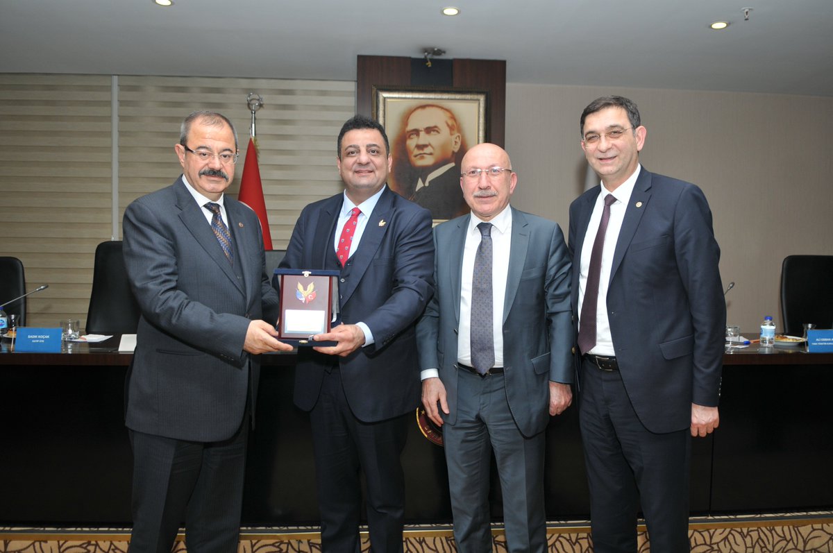 amchamtr's tweet photo. TABA-AmCham olarak Türkiye’den ABD'deki Türk OSB (IZUS) yatırımını bu kez de Gaziantep’te anlattık. Başkanımız Ali Osman Akat liderliğindeki heyet, Gaziantep Sanayi Odası’nı ziyaret ederek Gaziantepli sanayicilerle bir araya geldi. @aliosman9 
#TABA #AmCham #AmChamTurkey #TürkOSB https://t.co/3cx76glUyO