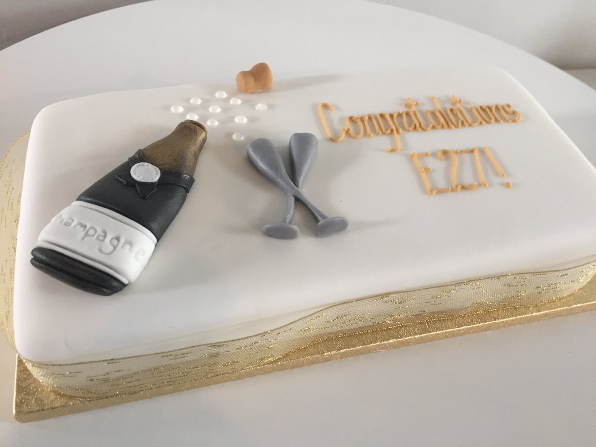 Katharina01099's tweet image. We’ve done it! In 16 weeks from code newbie to junior software dev, nothing can stop us nooooow.... 🎊👩‍🎓🥂#codeclanlife #womenwhocode #devsforhire