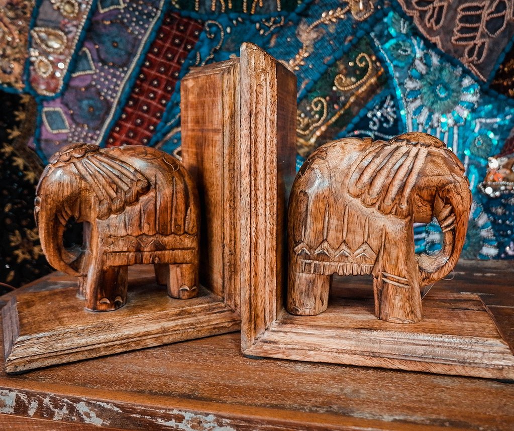 Present_Comp's tweet image. Beautiful hand carved elephant book ends that have been fairly traded from India! #fairtradegifts #conciousconsumer #ethicalbusiness