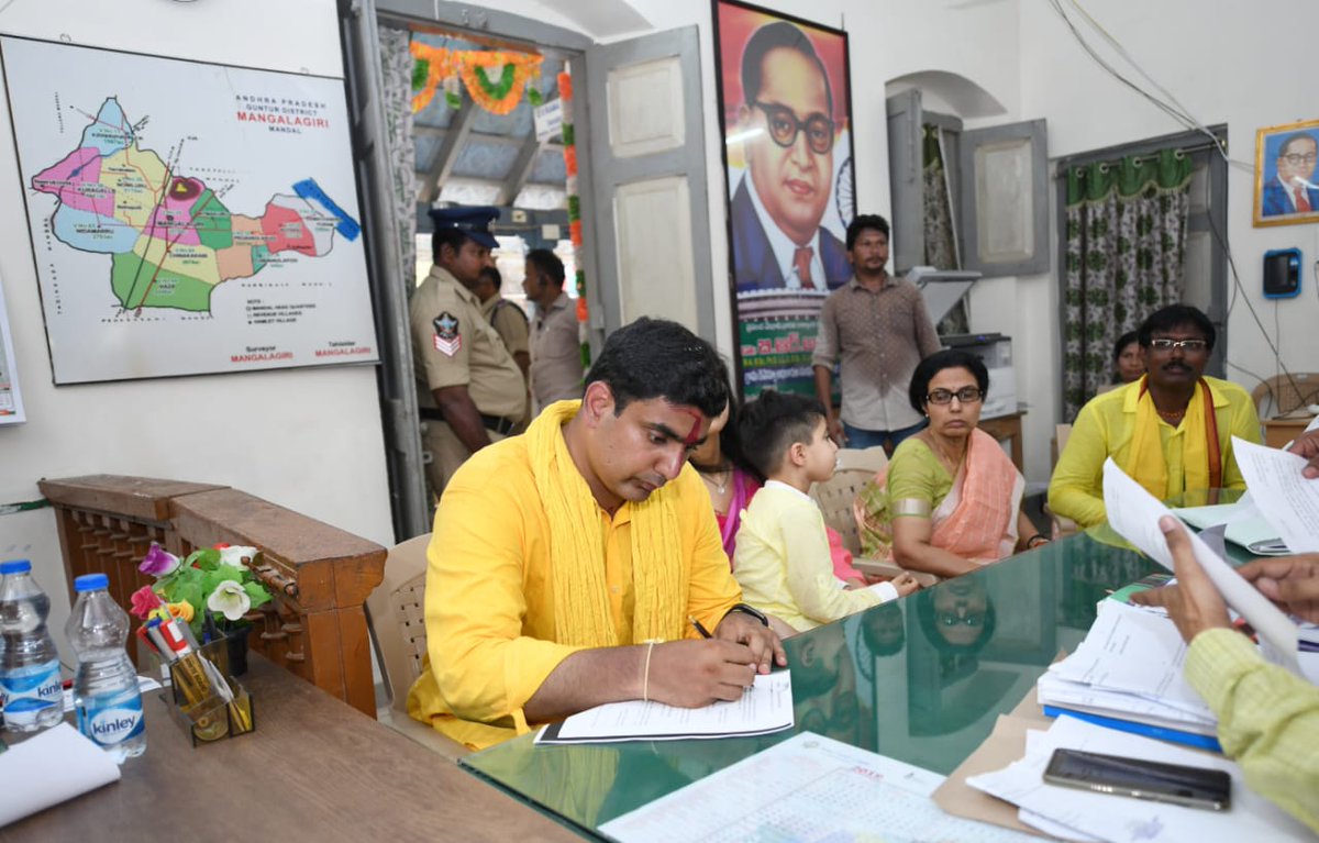 naralokesh's tweet photo. మంగళగిరి నియోజకవర్గ తెలుగుదేశం పార్టీ అభ్యర్థిగా నా నామినేషన్ దాఖలు చేశాను. ఈ కార్యక్రమానికి వేలాదిగా తరలివచ్చి తమ మద్దతు తెలియచేసిన కార్యకర్తలకు, అభిమానులకు నా హృదయపూర్వక కృతజ్ఞతలు. 

#LokeshForMangalagiri
#MeeBhavishyattuNaaBaadhyata
#VoteForCycle https://t.co/KHnrvoxy27