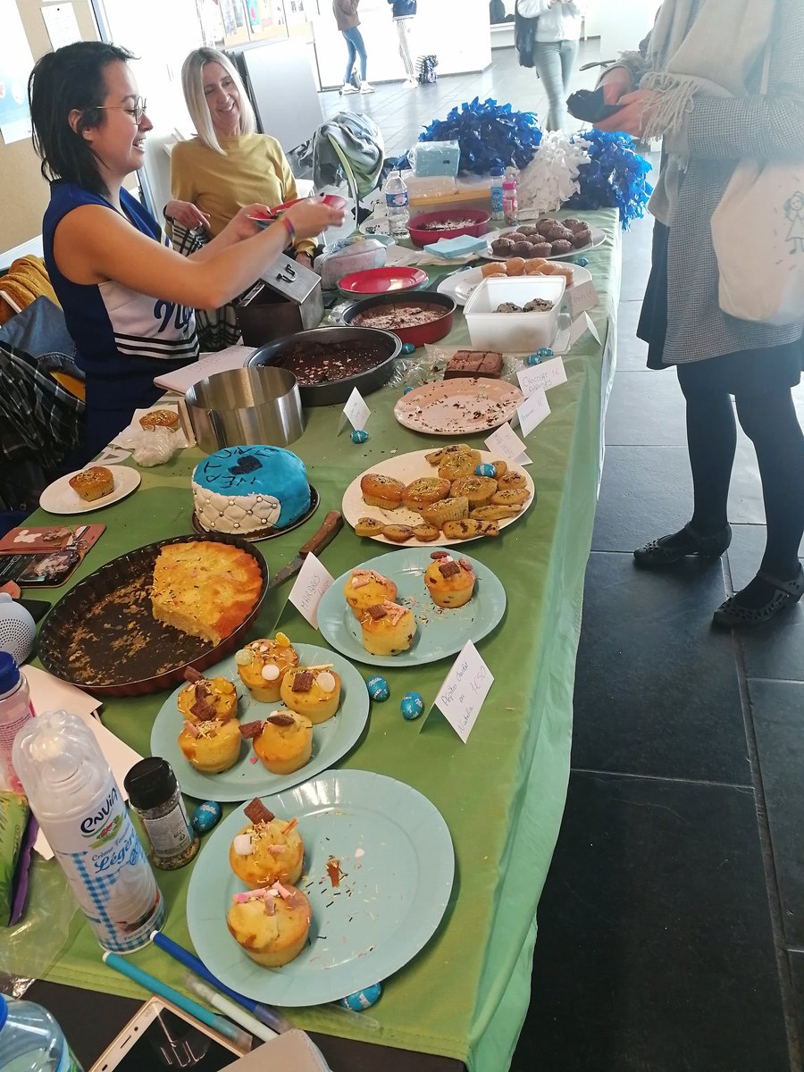 Neptune_Inalco's tweet photo. 💙 Venez nous voir aujourd'hui dans le HALL 2 pour une nouvelle vente de gâteaux ! Cookies, muffins nutella, macha et citron, gâteaux au chocolat, gâteaux aux pommes ... 🍰🍪🍨 https://t.co/WGVVBijTRw