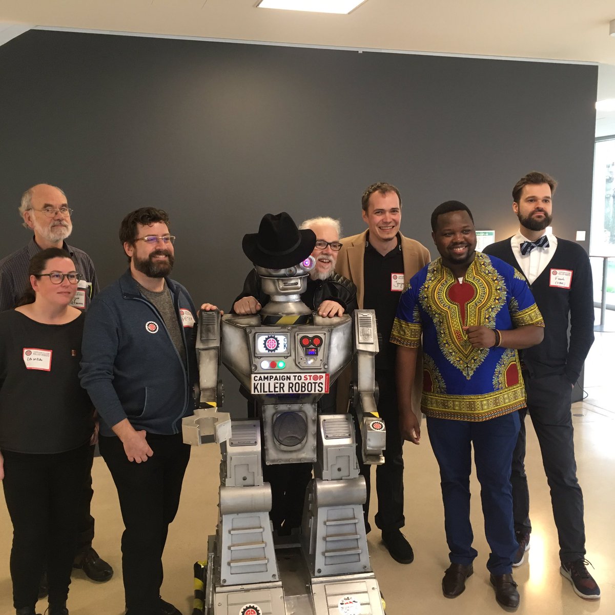 JRodriguezAlv's tweet image. Family picture of @icracnet at #KillerRobotsGer