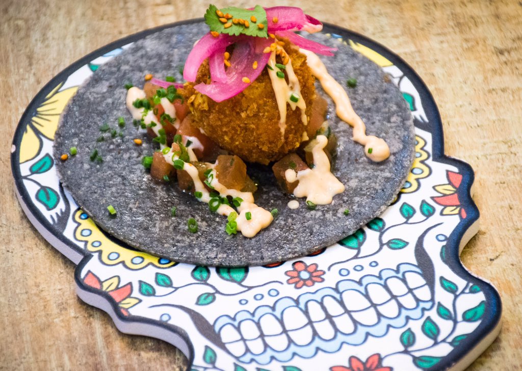 Porque nuestras croquetas son únicas...
🌶
🌶
Croque.TACO de cochinita pibil. Dos culturas en una croqueta .
🌶
🌶
#lagastro #lagastrodechema #croquetaco #cochinitapibil #croquetasgourmet #croquetascreativas #chemasoler #comidacallejera #cocinafusion