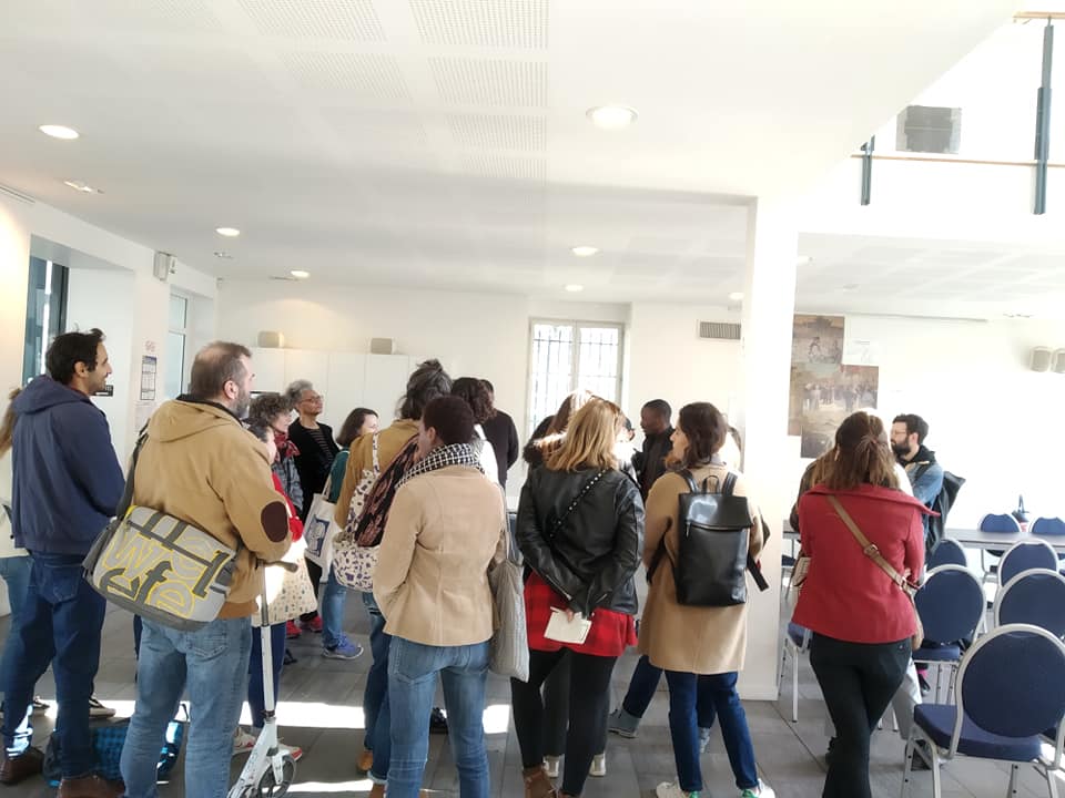 #ailleurs
#​leschaudronneries en partenariat avec l'Association des Jeunes de Bagnolet et Ouishare a organisé ce matin cette balade urbaine qui était une découverte du quartier Les Malassis à Bagnolet, animée par des jeunes qui y vivent ! Tels que guides !
#leschaudronneries