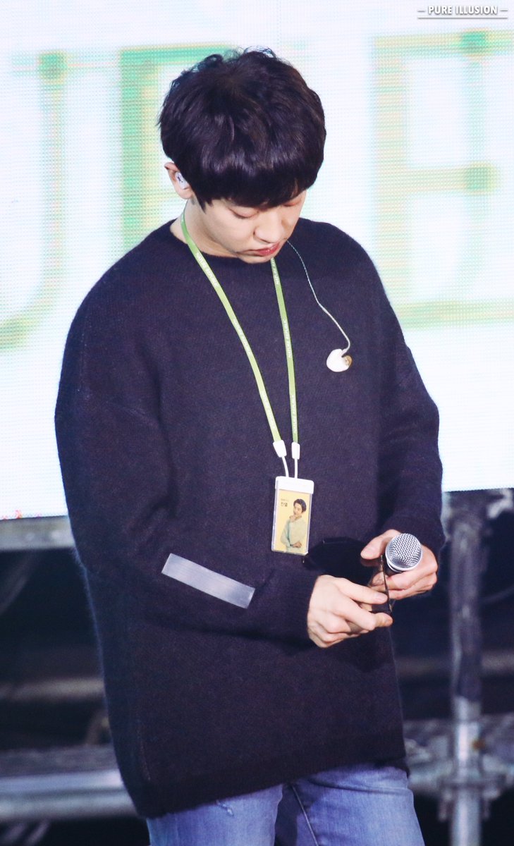 pureillusion61's tweet photo. 190316 Green Nature EXO Fan Festival
이게뭐예요???!!🧐🧐
#찬열 #CHANYEOL #EXO 
@weareoneEXO https://t.co/LUTV7PgCjo