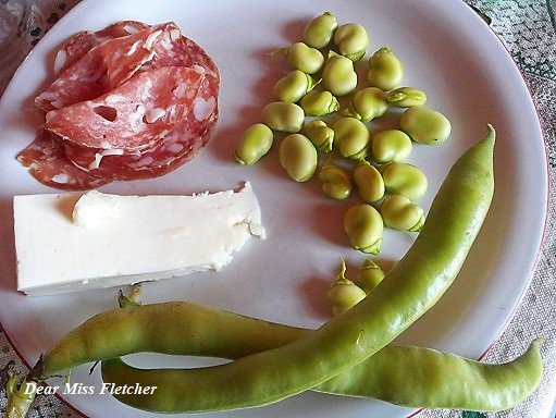 Miss_S_Fletcher's tweet photo. Comunque qui oggi abbiamo aperto la stagione di fave, salame di SantOlcese e sardo fresco.
Voi tutto bene? https://t.co/lv5FFNmQb6