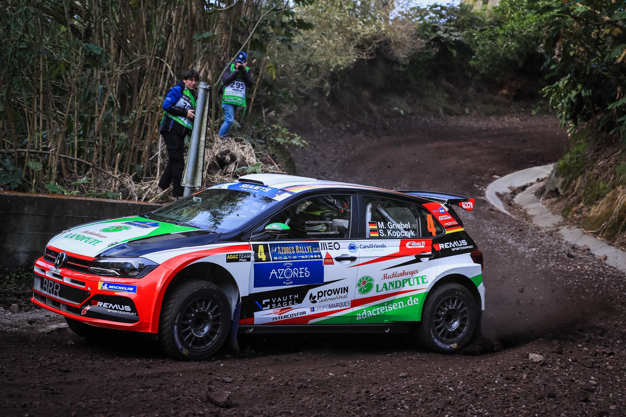 Rally Azores 2019 ERC - Página 2 D2Q6qDDX0AMb-r5