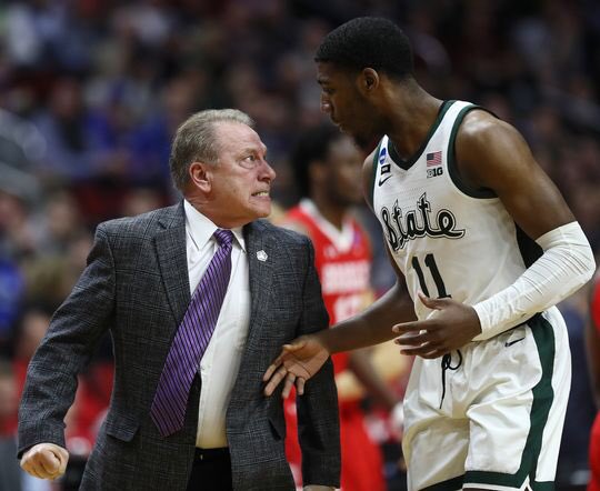 UnSportsESPN's tweet image. “I have no problem with it and the kid is going to be better for it.” 

- @dandakich on Tom Izzo yelling at Aaron Henry