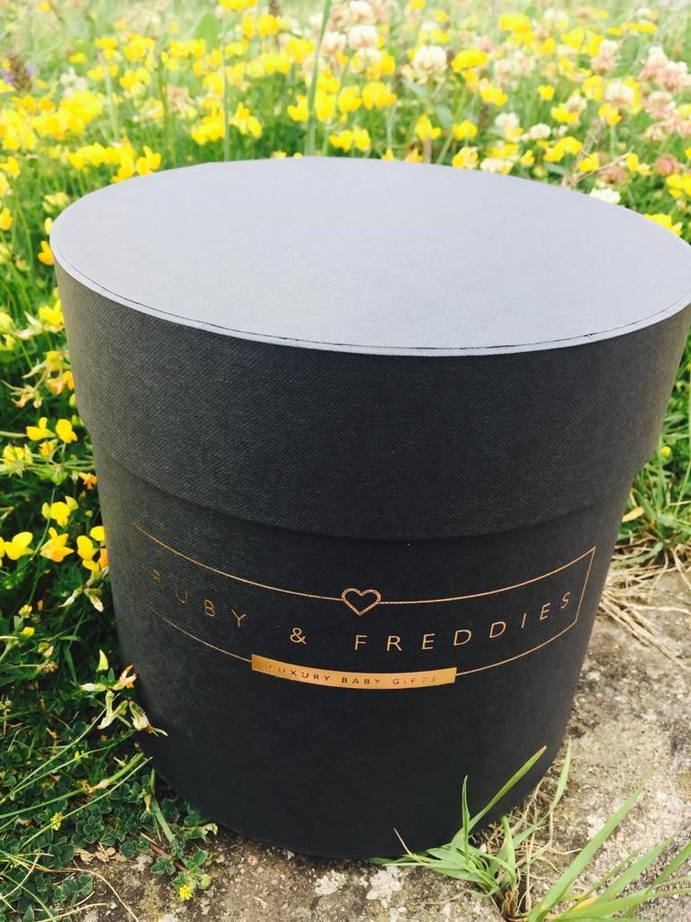 BespokeBritBox's tweet photo. Hello spring !!  
Mothers day is on the way. We make presentation boxes by hand in the UK.
@rubyandfreddies#hatboxes#babywear
https://t.co/0lNXCjEquK https://t.co/I6THUorTQ7