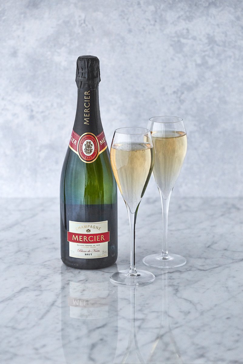 🍾🍾FIZZ FRIDAY🍾🍾 Prosecco and champagne deals from just £19.95 a pop 😉 #FridayFeeling #fizzfriday #brownsmcr