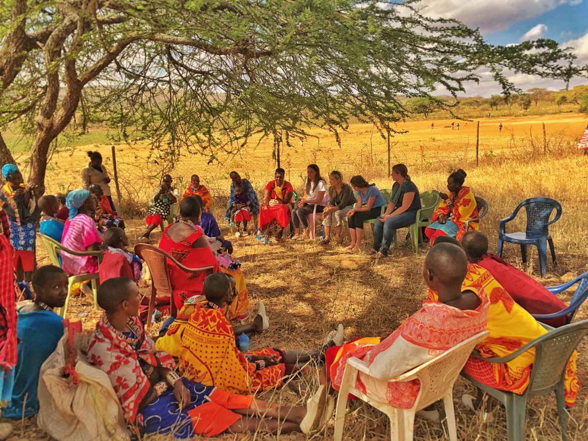 comeunity_now's tweet photo. It's #WorldWaterDay! We stand united with everyone fighting the #watercrisis and thank those who've given to our #cause. In the course of a week, women &amp; children in the Oloomunyi walked a total of 100 mi to collect dirty water. Click 2 give --> https://t.co/o10z9gtcWk https://t.co/fgVY4MeoZW
