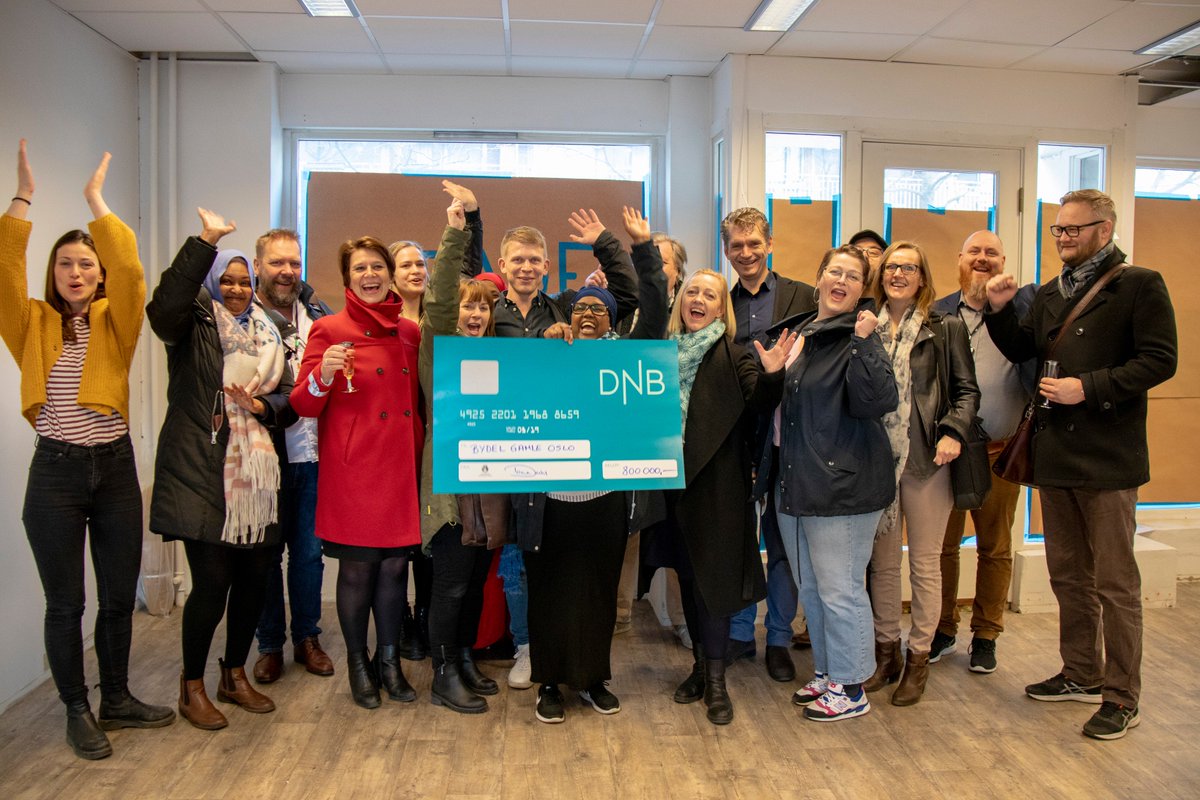 I #Dalehaugen i <a href="/BydelGamleOslo/">Bydel Gamle Oslo</a> har byråd @TellevikDahl i dag overrakt en sjekk på 800 000 kr til oppussing av et lokale, som skal bli et hyggelig og sosialt møtested for barn og voksne. Vi gleder oss, og er allerede i gang med oppussingen i 1. etasje av den kommunale bygården!