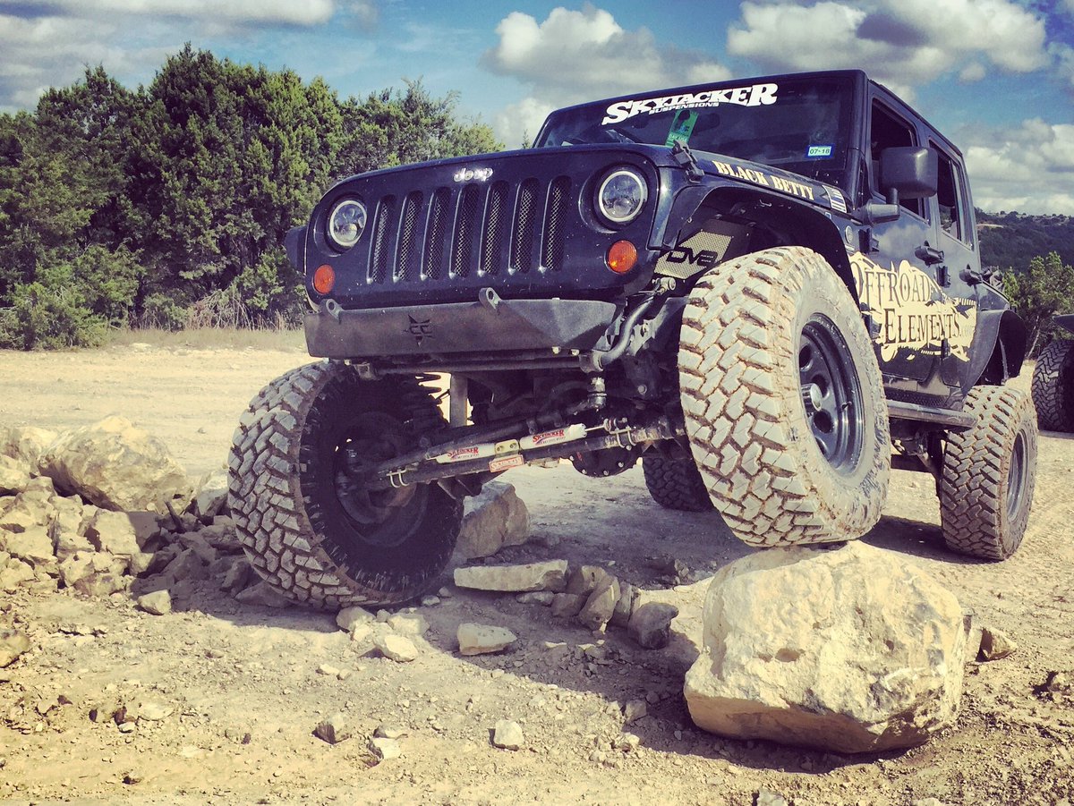 Skyjacker's tweet photo. Happy Friday folks! #skyjacker #flexfriday #jeepin #finallyfriday #happyfriday #offroad #offroadelements #fundayfriday https://t.co/h5CzLmDo3r