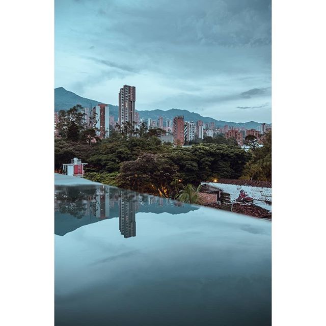 luidrustig's tweet photo. Parallel worlds
.
.
.
.
.
#medellin #reflection #showyourcity #skyline #fromabove #artofvisuals #citybestpics #agameoftones #city_explore #illgrammers #thecreative #shotaward #seemycity #createcommune #citylimitless #heatercentral #guardiancities #fatalf… https://t.co/HQPapx51u7 https://t.co/X8kyIM4XqM