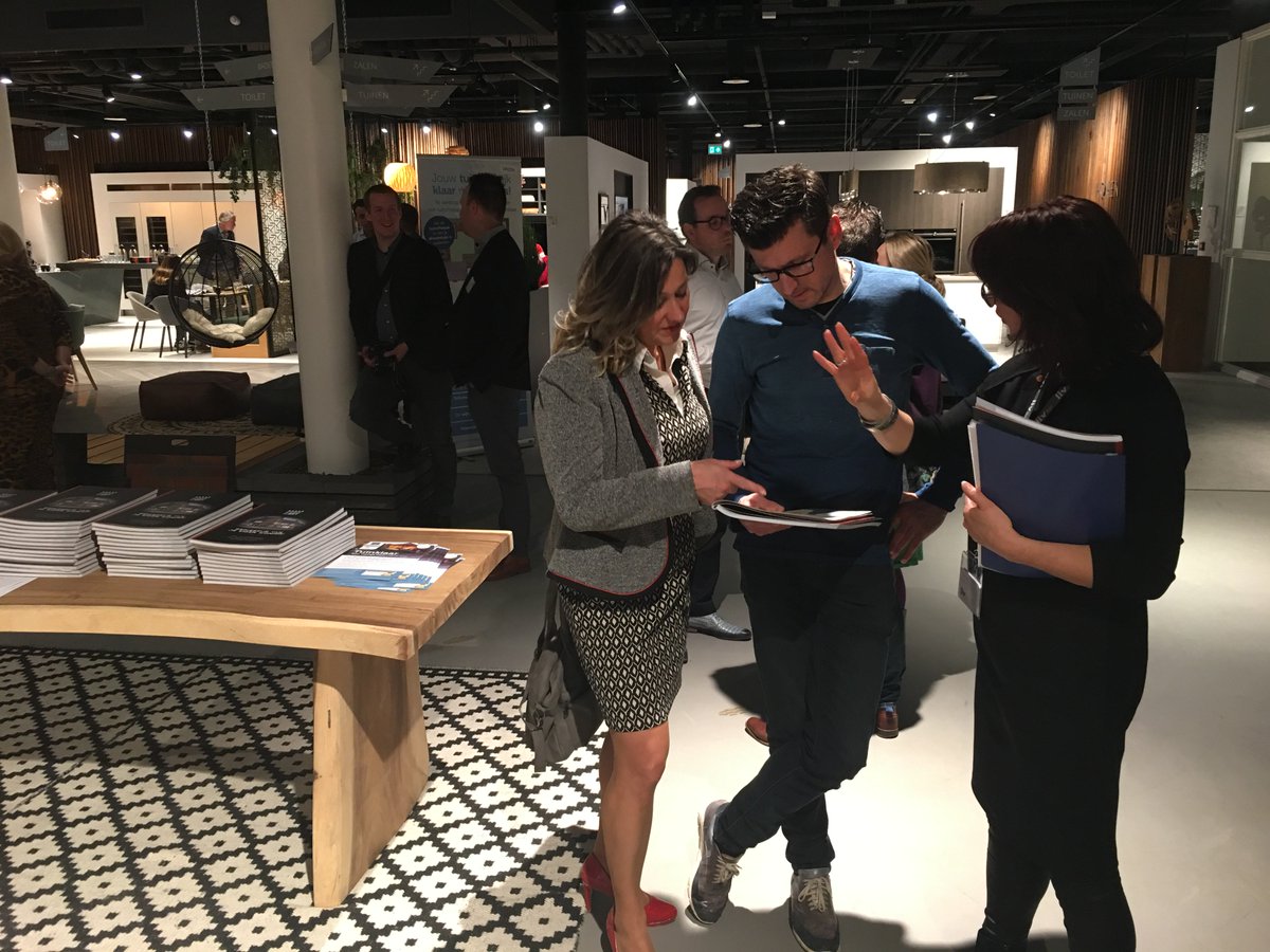 Leuke opkomst bij het start verkoop evenement van Wonen op de Set gisteravond in LIV! Zin om de kopers bij LIV te inspireren en begeleiden bij het maken van al hun woonkeuzes! livwonen.nl/over-liv/nieuw…