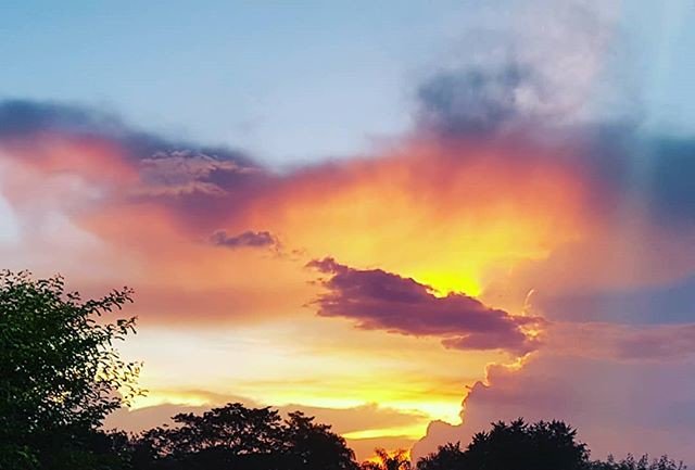 Reposting @yosoymarcopolo:
•
•
🌄 #sky #sun #sunset #toptags #sunshine #sol #red #sunsets_oftheworld #twilightscapes #sky #clouds #sunset_pics #sunsetsniper #ig_sunsetshots #all_sunsets #igsunset #orange #instasunsets #sunset_vision #super_photosunsets #ig_sunset #sunrays
