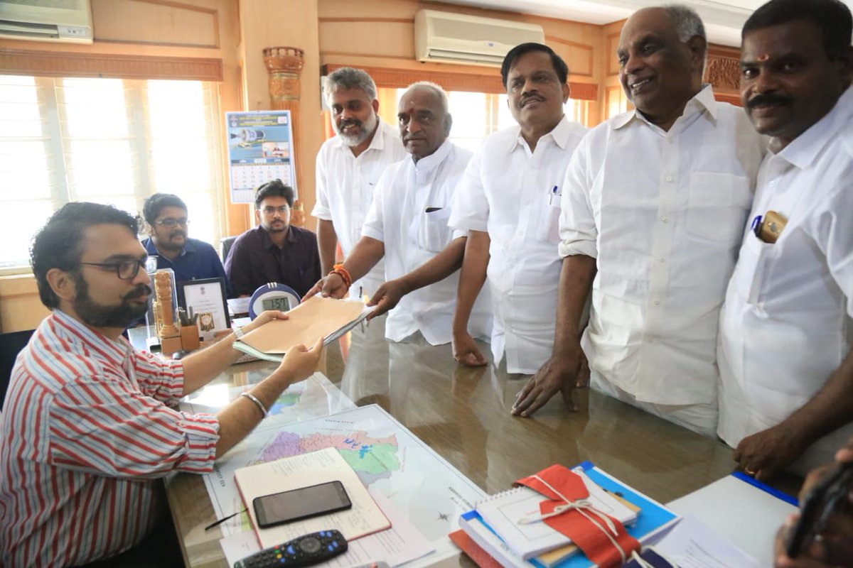 PonnaarrBJP's tweet photo. I have filed nomination for Kanniyakumari Constituency as NDA alliance Candidate.. @narendramodi @AmitShah @PiyushGoyal @CTRavi_BJP @blsanthosh @PMuralidharRao @BJP4India @BJP4TamilNadu https://t.co/6Lc7nJ8Hy4