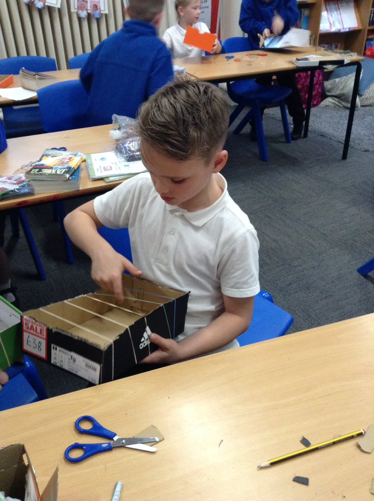 latimerprimary's tweet image. #ClassER have been learning about pitch and volume by making their own guitars in Science! #LatimerScienceWeek