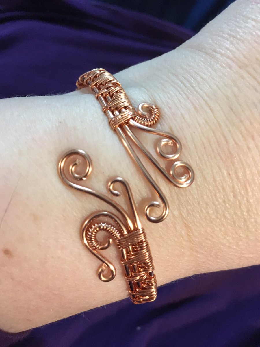 DragonWired's tweet photo. Working on new bracelet designs for my #etsy shop. Will add this one soon. #wirewrap #bracelet #TheWiredDragon https://t.co/dPcBQOd0YX
