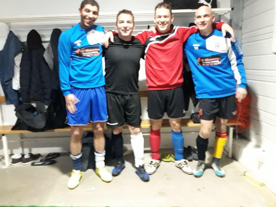 FCThaonBLF's tweet photo. Nos vétérans 2 ont participé à l’opération « Chaussettes dépareillées » hier à l’entraînement 🧦 #DifferentCommeVous 👍 https://t.co/YEbKIcyfU2