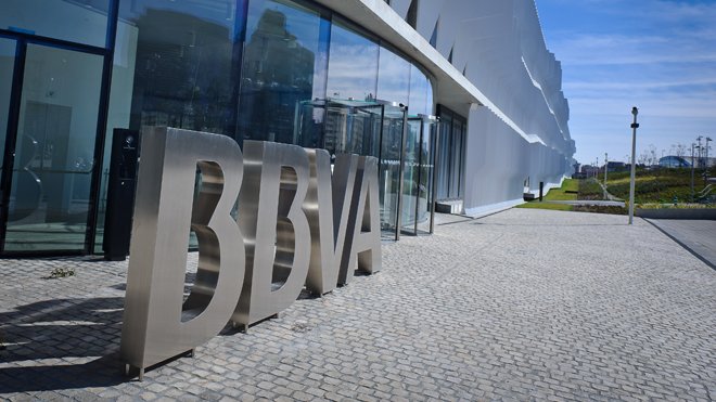 LiveMarketsEAFI's tweet photo. BBVA está trabajando en un proyecto de innovación que afectará a todas las geografías del grupo y que formará internamente #científicosdedatos, incorporará más analistas y especialistas con los que mejorar los productos, servicios y procesos de la entidad. https://t.co/3fnDs28bfz https://t.co/kKEnqKYvaH