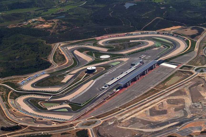 gtransportltd's tweet photo. Recent move: Off to the sun! We worked with Aston Martin to deliver cars to a track day in Portimao. What a great place to take in some laps! #portimao #trackday #carmoves #astonmartin https://t.co/FW3fHQWhWw