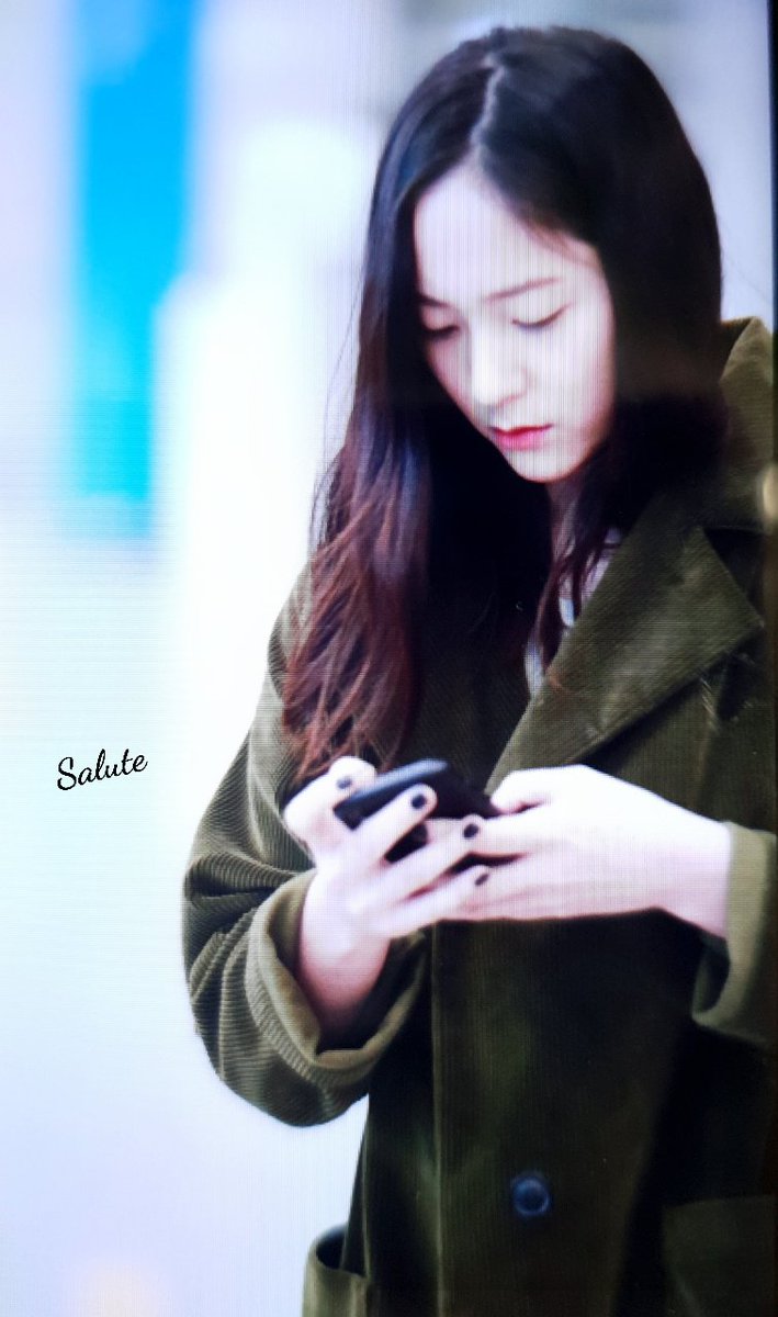 SalutePhoto's tweet photo. 190322 #크리스탈 #Krystal 인천공항 #KRYSTALxMIUMIU https://t.co/wApGxINrpV