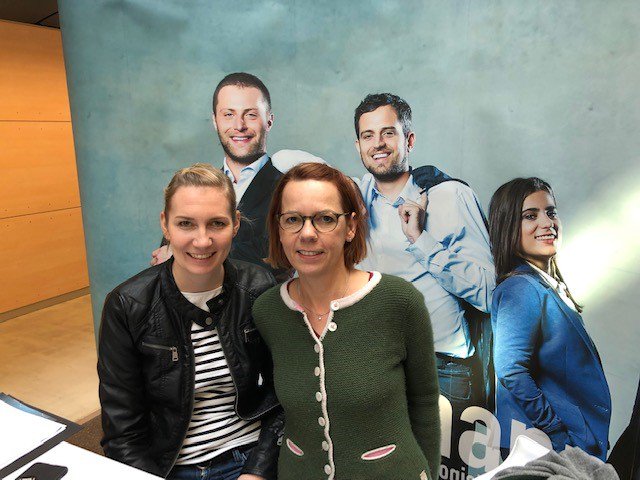 KNAPP_AG_de's tweet image. Our first visit to a job fair in Slovenia this year!! Our colleague Robert from  Slovenia, who has been working in software development for 5 years,  talked about his great experiences at KNAPP in his native language! The  students were excited! #weareknapp #teconomy #maribor